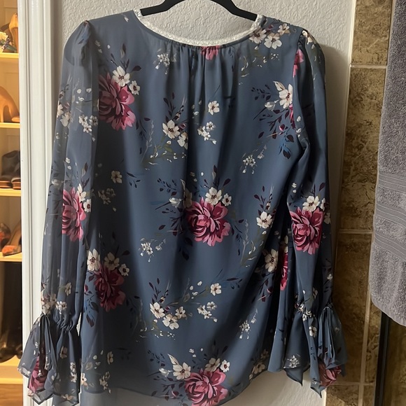 White House Black Market, size 4 dressy casual top. - Picture 2 of 2